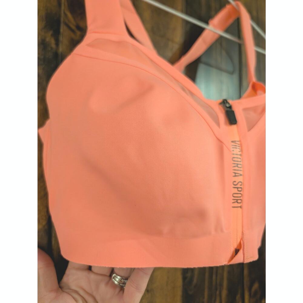 Victoria Secret Sports Bra sz 34 DDD Incredible Knockout Ultra Max Support EUC - Picture 2 of 4